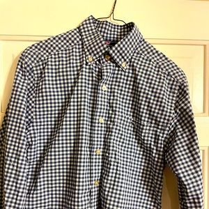 Vineyard Vines mens small performance slim fit tucker shirt.